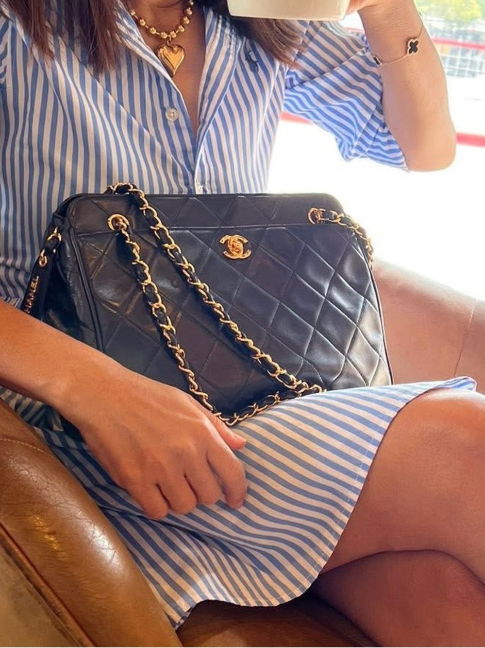 Chanel Black Quilted Shoulder Bag with Gold Chain - Picture 7 of 10